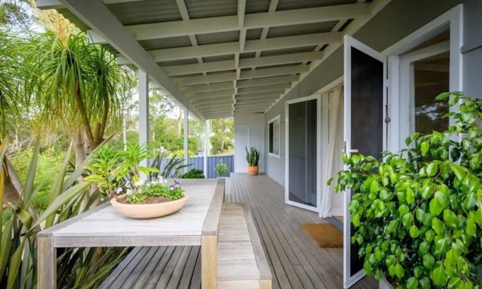 Macmasters Beach House | "Birdsong Cottage"nStroll to Macmasters Beach