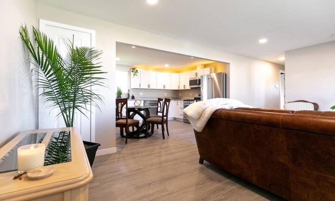 Allendale Area House | Black Brick Retreat/2 full kitchens, 3 full baths