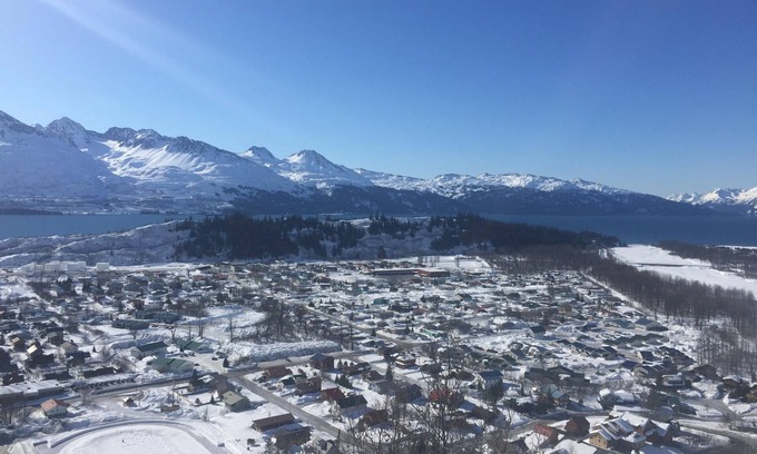 Valdez House | Black Gold Getaway .Walking distance to town