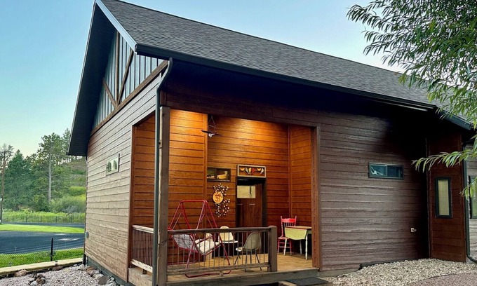 Hill City Cabin | Black Hills Home Cabins—ELOOSIVE MOOSE—in Hill City, near Lake, Mickelson Trail!