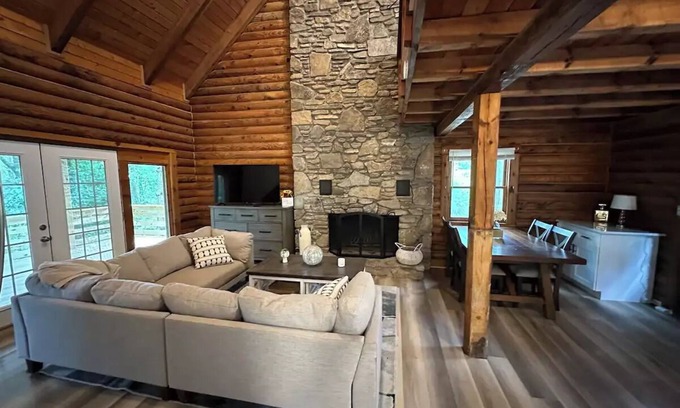 Black Mountain Cabin | Black Mountain Retreats - Two Cabins & Game Roomn