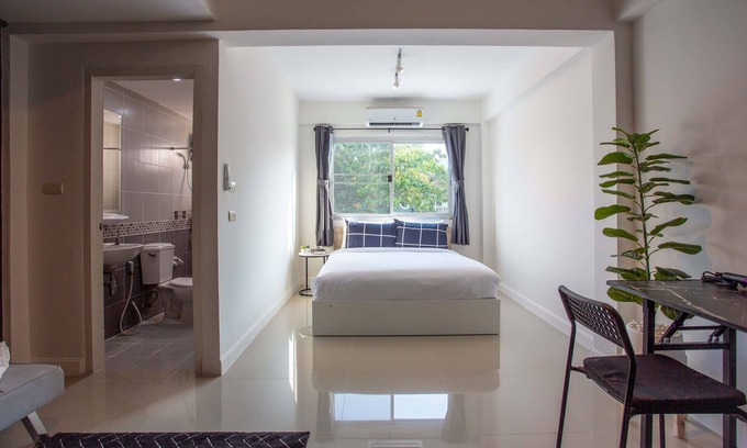 Chalong Bed & Breakfast | Black Turtle