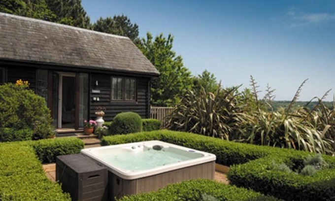 Winchelsea Apartment | Blackthorn is a luxurious, rural retreat for two.