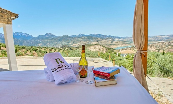 El Gastor Villa | Blanco Rural - Cerro del Hada El Gastor by Ruralidays