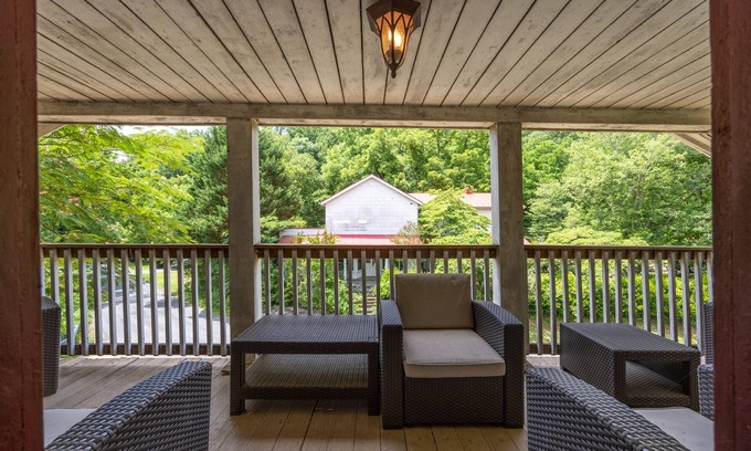 Dyke Bed & Breakfast | Bliss Point Farm and B&B