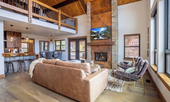 Estes Park Cabin | Blissful Mountain Getaway – Steps to Lake Estes, Indoor/Outdoor Fireplace