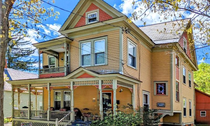 Shelburne Falls House | Blooming Inn Shelburne Falls