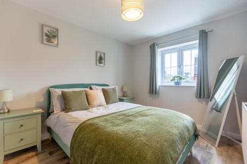Shrewsbury House | BLOSSOM LODGE - Spacious 3 Bed Property with Large Garden Space