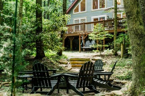 Blowing Rock House | Blowing Rock Getaway: Pet-Friendly Cabin for a Peaceful Mountain Retreat