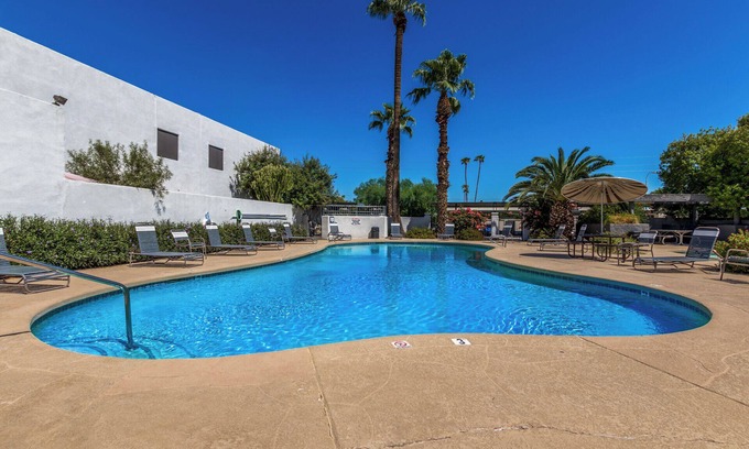Scottsdale Highlands House | Blue Abode-Old Town Scottsdale-Pool & BBQ Grill