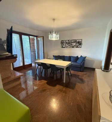 San Benedetto del Tronto Apartment | Blue and Green Apartment