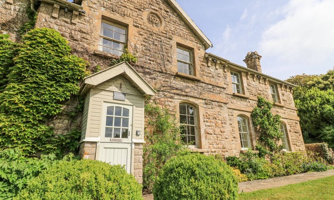 Biddestone Cottage | BLUE BELL, pet friendly, luxury holiday cottage in Colerne