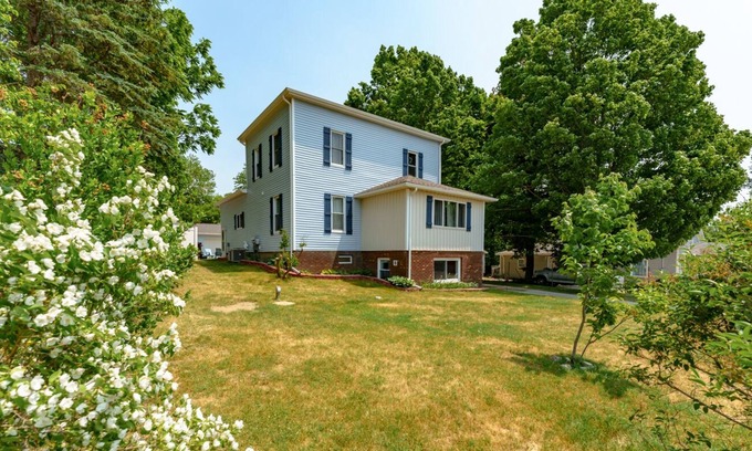 Fennville House | Blue Comfort Inn - Minutes from downtown Fennville - Private hot tub - Dog friendly!
