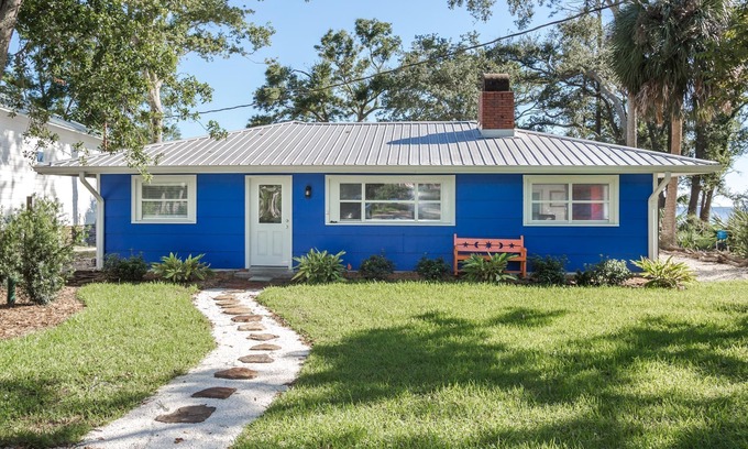 Apalachicola House | Blue Crab Cottage- Bay Front with Dock