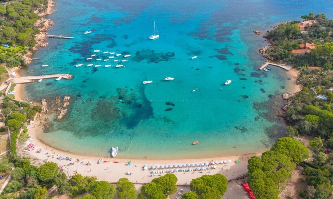 Capo Coda Cavallo Apartment | Blue Dawn: Panoramic Apartment Just Steps from the Sea