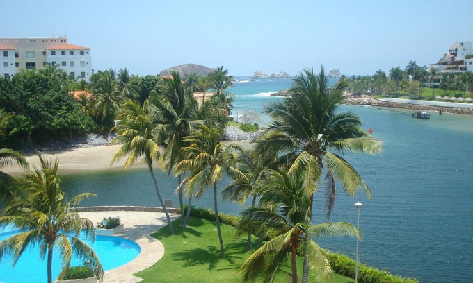 Ixtapa Apartment | Blue Flag Certified Beach, Marina, Golf, Sports, Gastronomy and Romance Relax