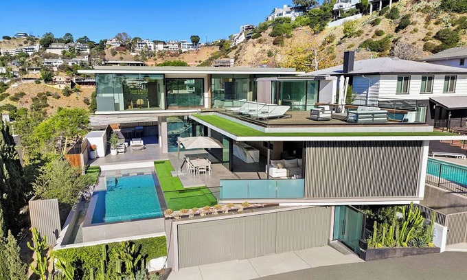Hollywood Hills West House | Blue Heights Modern - The Ultimate Getaway in the Hills