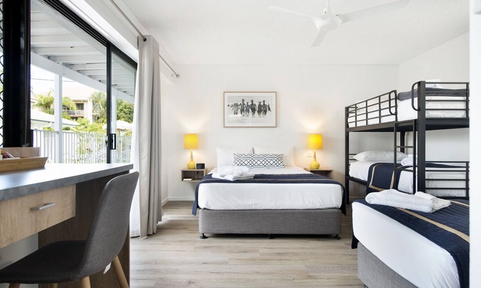 Mermaid Beach Hotel | Blue Heron Motel