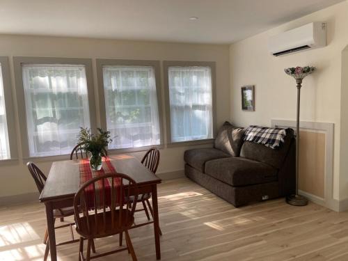 Blue Hill Apartment | Blue HIll Apartment in the Woods