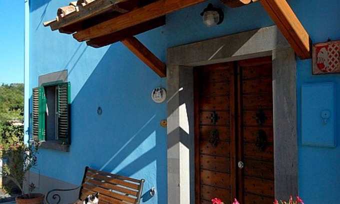 Bagnoregio House | Blue House near Bagnoregio-overlooking the Umbrian Mountains and Tiber Valley