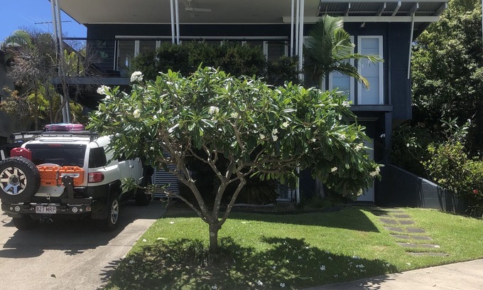 Brisbane Waterfront House | Blue Moon Beach House. Fabulous views. Free Wifi. Airconditioned bedrooms.