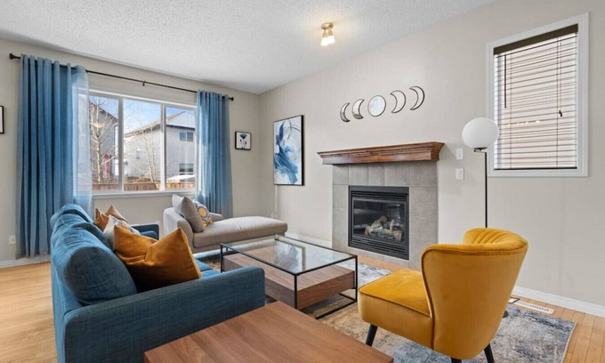 Southwest Calgary House | Blue Moon | Playground | Backyard | Pet Friendly