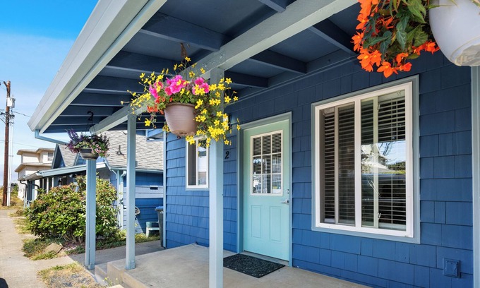Rockaway Beach House | Blue Octopus #2 Beach Access