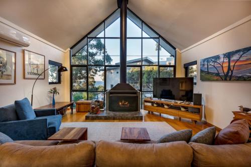 Eagle Bay House | Blue Pearl Eagle Bay - moments from the beach