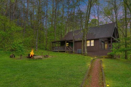Logan House | Blue Rose Cabins - Rosewood Cabin