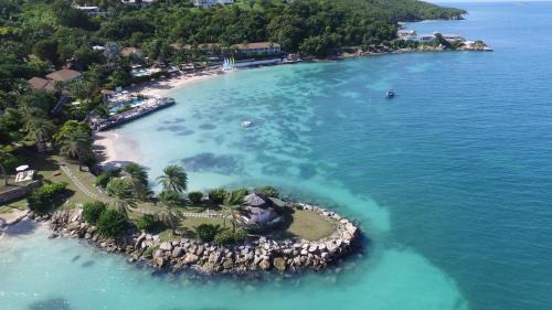 Dickenson Bay Resort | Blue Waters Resort and Spa
