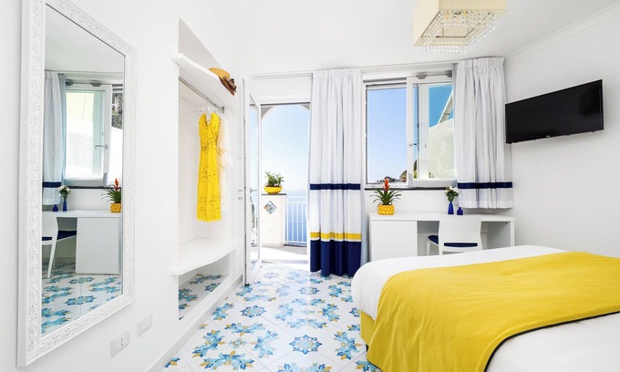 Chiesa Nuova Apartment | Blue Waves