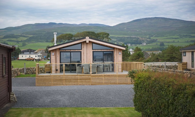 Castle Douglas Cottage | Bluebell Lodge - a lodge that sleeps 6 guests in 3 bedrooms