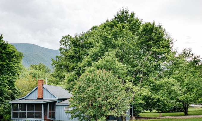 Roseland Cottage | Bluebird Cottage: Near 151 + Appalachian Trail