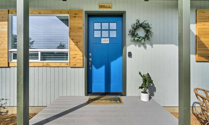 Mountain View District House | Bluebird Day - 2 King Beds, Dog Friendly, Walkable!