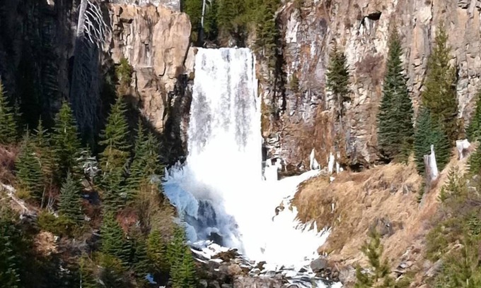 Century West House | Bluebird Day - Hawks Nest