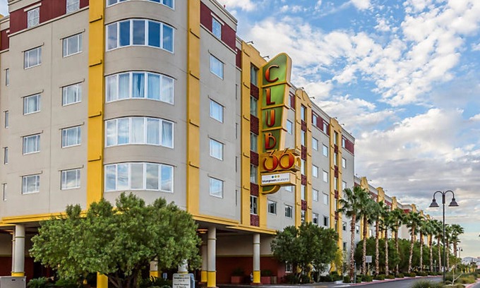 Las Vegas House | Bluegreen Club 36, 2 Bedroom Condo, Free WiFi and Parking