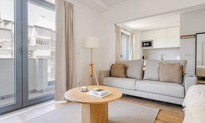 Casal da Ladeira Apartment | Blueground | Alvalade, balcony, nr Campo Pequeno