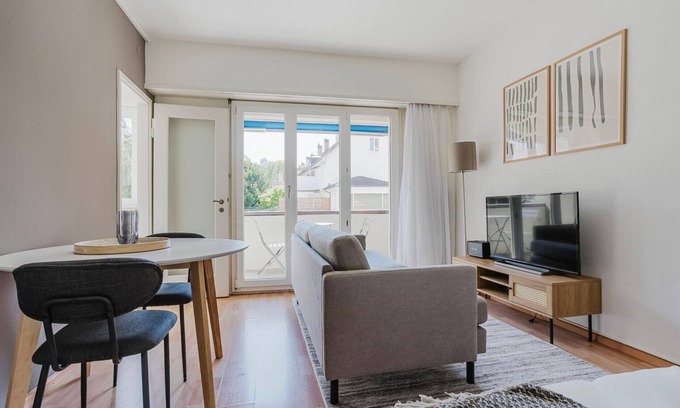 Breite Apartment | Blueground | Breite, elev, washer, balcony