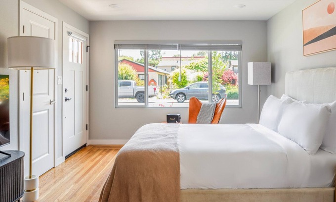 Menlo Park Apartment | Blueground | Menlo Park, washer, nr Bedwell Bayfront Park
