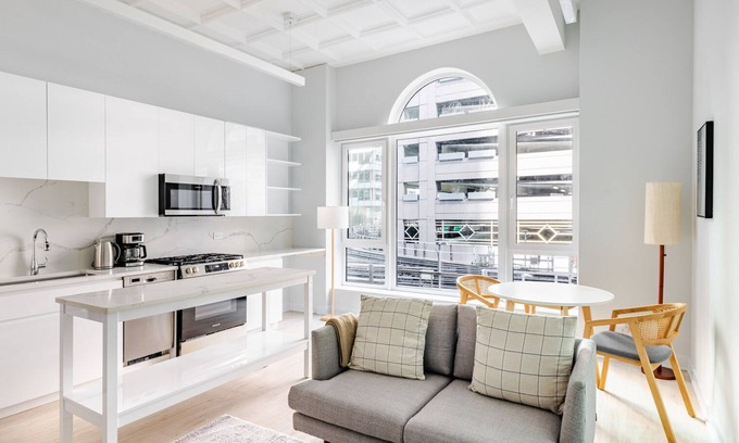 Downtown Chicago Apartment | Blueground | The Loop, elevator, nr Willis Tower