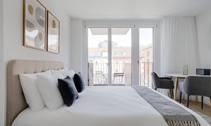Langstrasse Apartment | Blueground | Wiedikon, blcny, elev, w/d, nr market