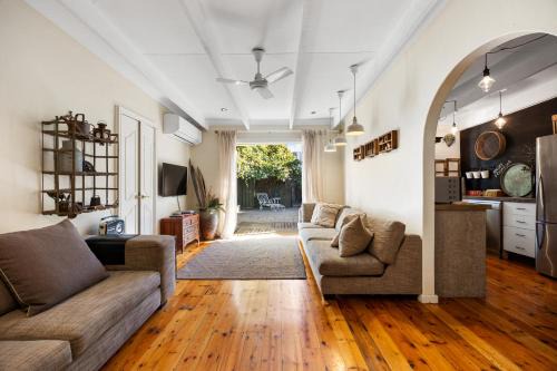 Adelaide Central Business District Apartment | Bluestone Cottage - Vintage Vibes CBD