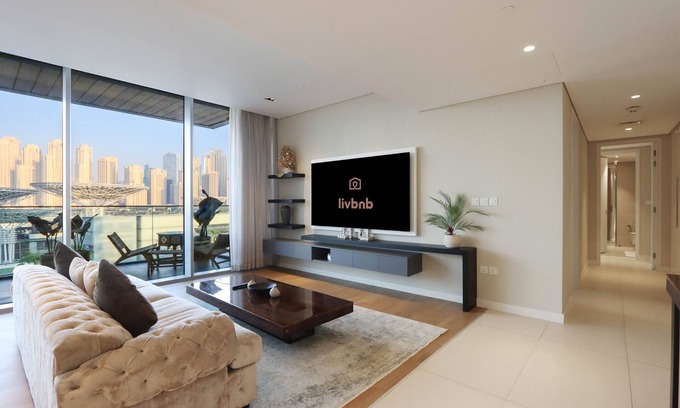 Dubai Apartment | Bluewaters 2B with Iconic Dubai Skyline View