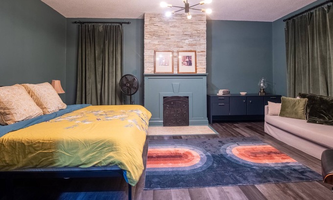 Midtown House | Bluff City Luxe Midtown: 3800 sf, King Bd, 2 Game Rooms, Chef's Kitchen, Gym