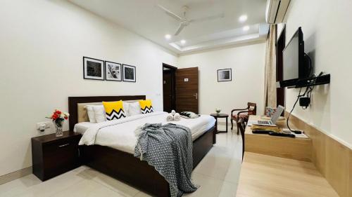 Gurugram Apartment | BluO Studio5 Golf Course Road - Gym, Terrace Garden
