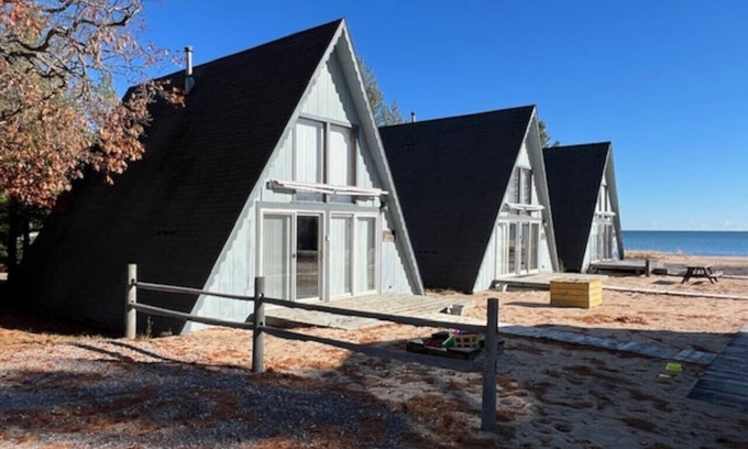 Oscoda Cabin | Boardwalk Beach 1 - Beachfront