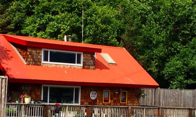 Ismailof Island Cottage | Boardwalk Cottage with hot tub in the heart of Halibut Cove