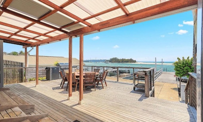 Huskisson House | Boatshed and Boathouse