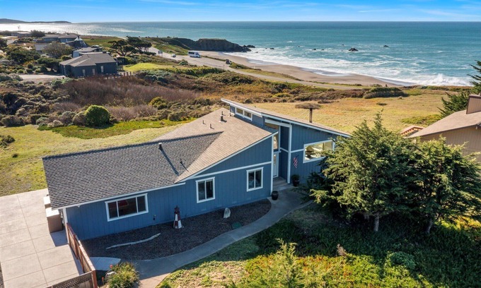 Sereno del Mar House | BodegaBayBeachHome~FamilyGetaway by the Coast BeautifulViews!PoolTable&Lounge