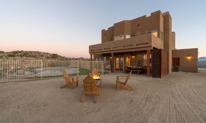 Yucca Valley House | Bohemian at the Boulder's: spa, pool and desert views!
